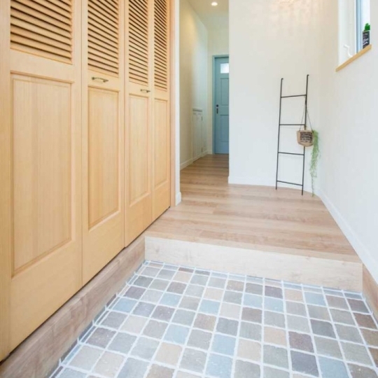 ナチュラルな玄関・廊下・階段