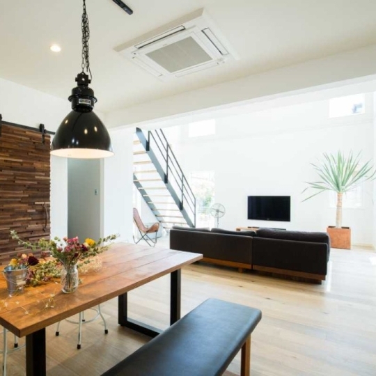 シンプルモダンなリビング