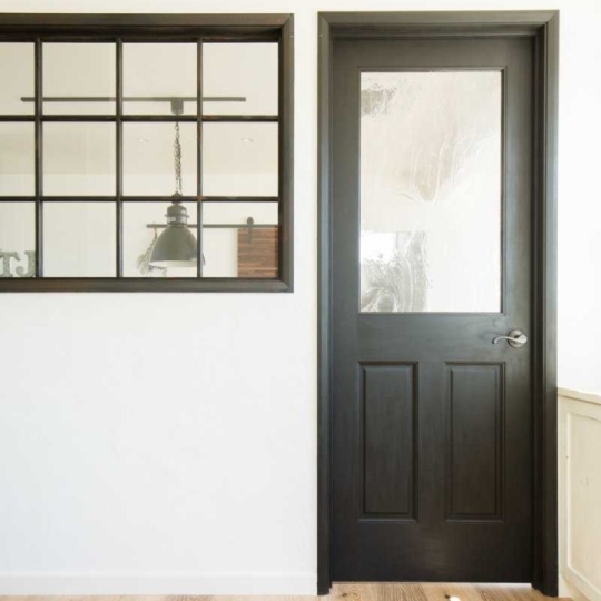 シンプルモダンな玄関・廊下・階段