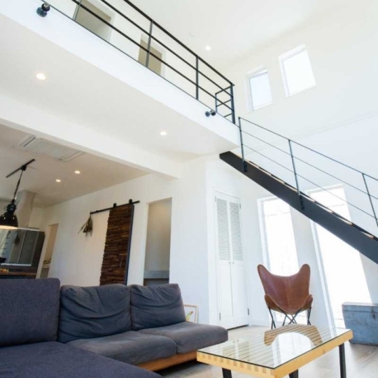 シンプルモダンなリビング