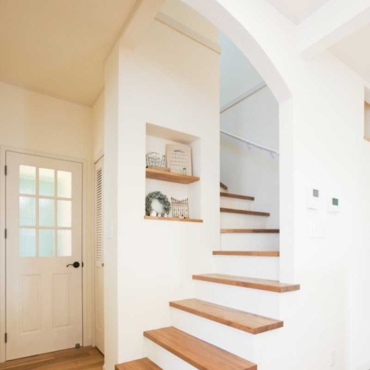 ナチュラルな玄関・廊下・階段