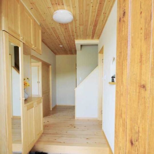 南欧風な玄関・廊下・階段