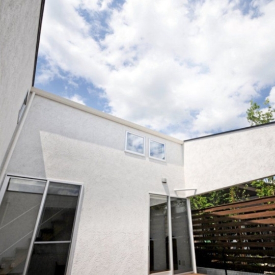 シンプルモダンな外観