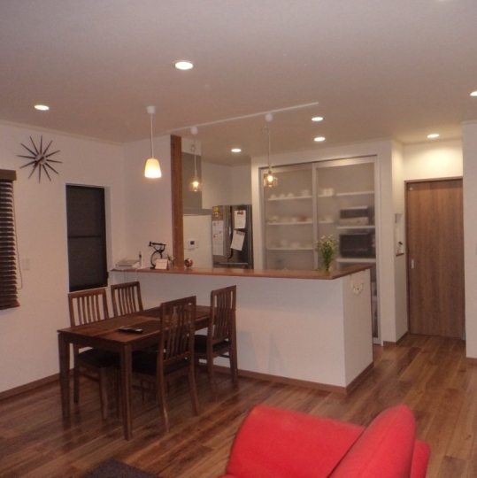 オーソドックスなキッチン・ダイニング