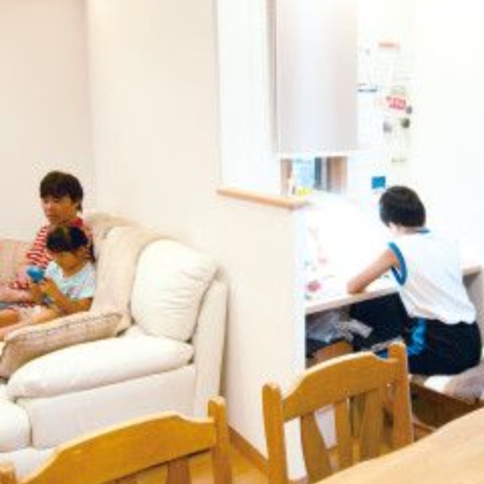 シンプルモダンな多目的スペース