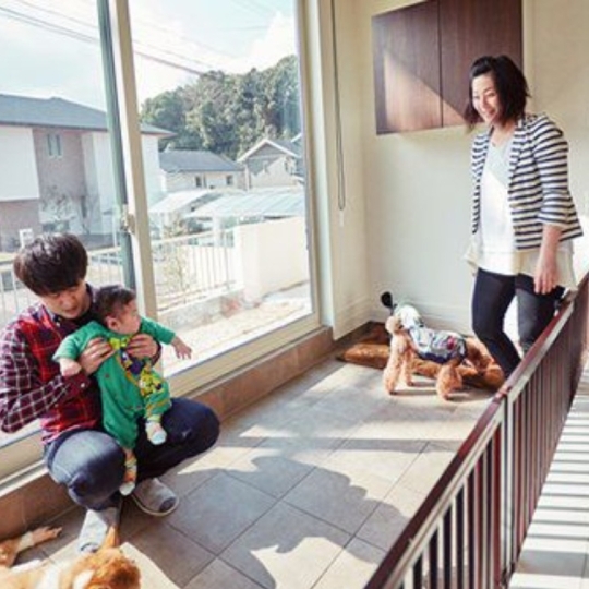 シンプルモダンな多目的スペース