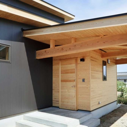 和モダンな玄関・廊下・階段