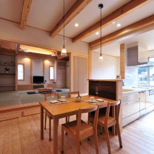 和モダンなキッチン・ダイニング