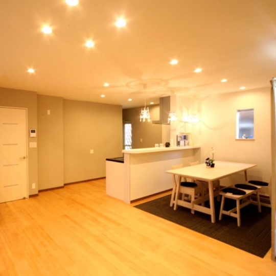 オーソドックスなキッチン・ダイニング