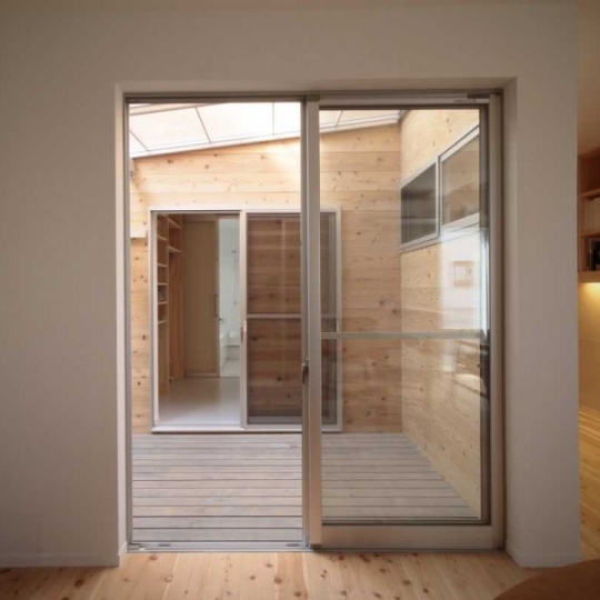 シンプルモダンなベランダ