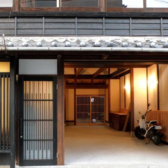 和風な玄関・廊下・階段