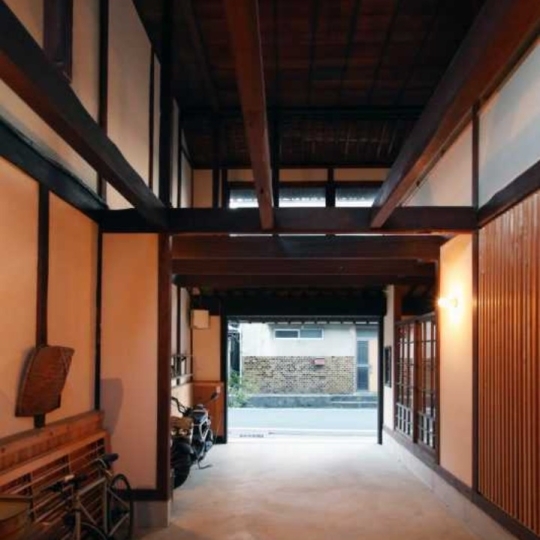 和風な玄関・廊下・階段